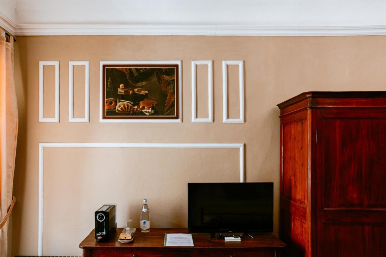 La Foresteria Di Palazzo Picedi Benettini Sarzana Exterior foto
